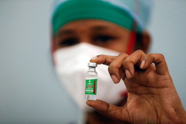▲▼ 印度施打國產新冠疫苗COVISHIELD。（圖／路透）