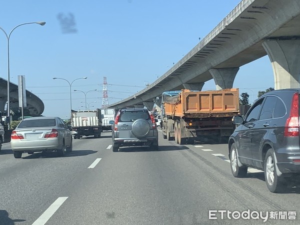 ▲國道連3起車禍。（圖／記者沈繼昌翻攝）