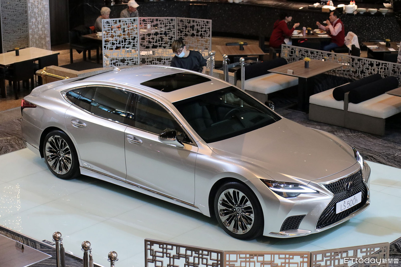 ▲475萬起！Lexus LS小改款抵台　最美日系豪車融入500年工藝技法。（圖／記者張慶輝攝）