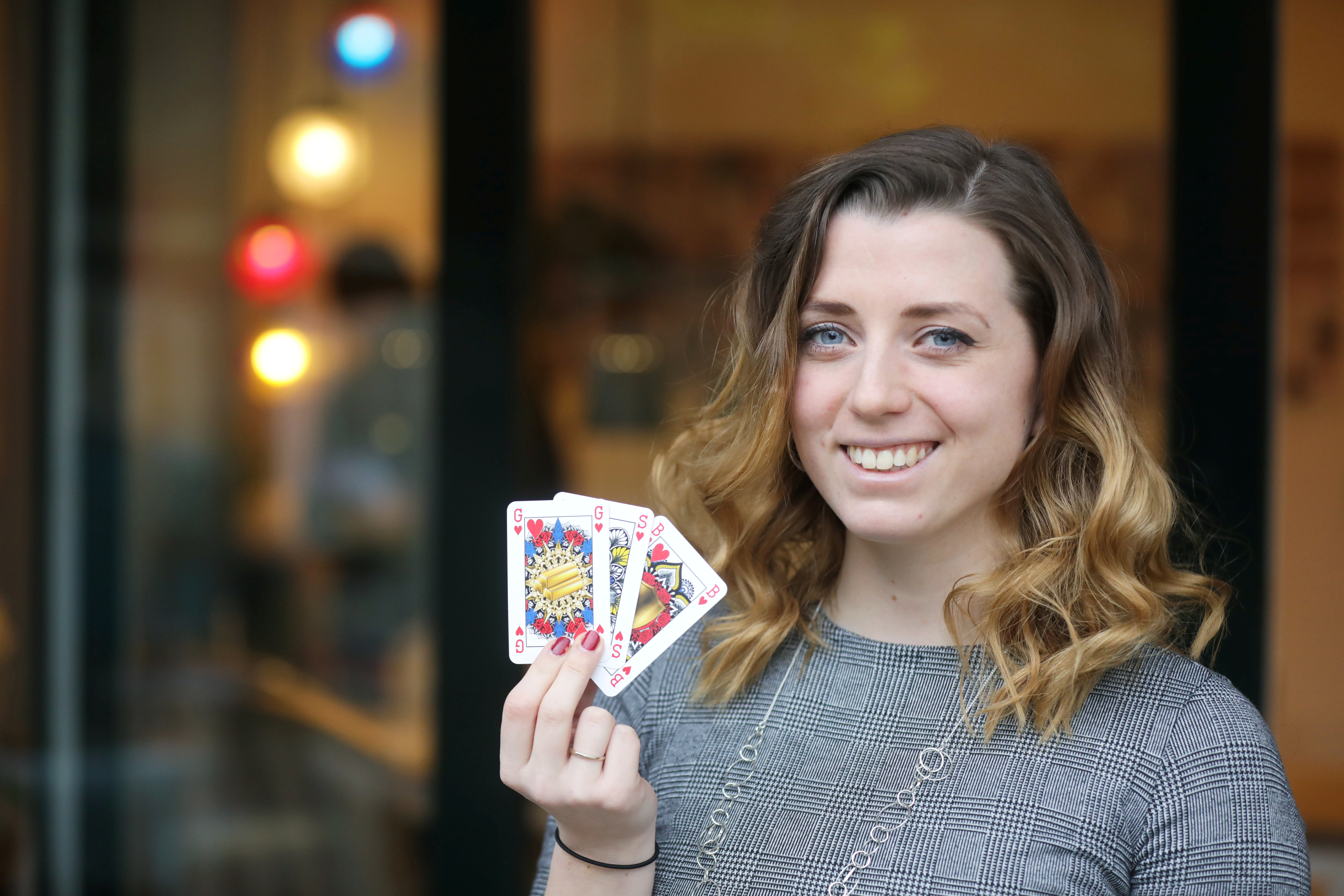 ▲▼23歲大學畢業生Mellink發明「無性別撲克牌」，狂銷1,500副。（圖／路透）