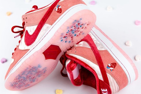 ▲nike粉紅球鞋。（圖／翻攝自nike.com）