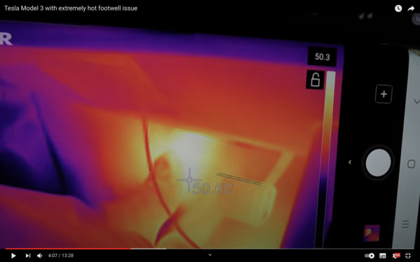 ▲2021特斯拉Model 3足部空間過熱。（圖／翻攝自Youtube／Bjørn Nyland）