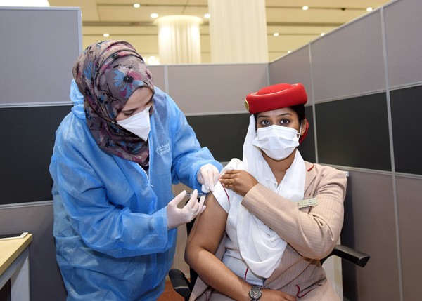 ▲▼阿聯酋航空員工接種新冠肺炎疫苗。（圖／阿聯酋航空提供）