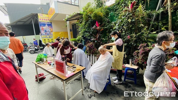 ▲▼ 嘉義市角仔寮頂安宮佛祖廟 冬令關懷扶助活動            。（圖／記者翁伊森翻攝）