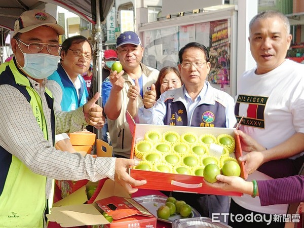 ▲東港安泰醫院榮譽院長蘇清泉帶著服務團隊恆春、高樹跑場。（圖／蘇清泉提供，以下同攝）