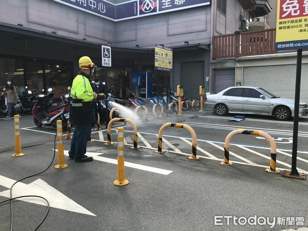 ▲疫調足跡經過，大湳市場進行二次消毒。（圖／記者楊淑媛攝）