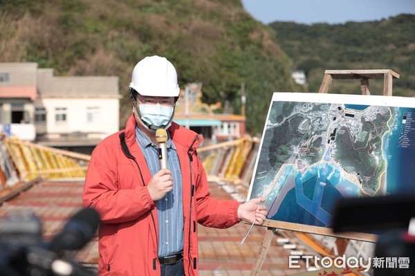 ▲視察望海巷跨海景觀橋工程 林右昌：全台最美跨海鐵馬道。（圖／基隆市政府提供）