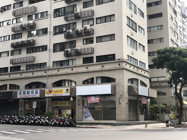 ▲▼雄獅,安和店,三角窗,店面,遠企 。（圖／記者林裕豐攝）