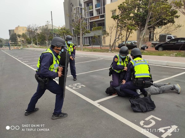 ▲鹿港警分局防搶演練。（圖／鹿港警分局提供）