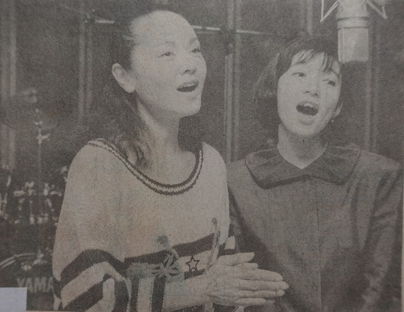 ▲▼ 趙詠華31年前與偶像崔苔菁在錄音室的合照。（圖／好事聯播網提供）