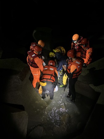 ▲▼海巡人員清晨在彰濱近海發現林男遺體。（圖／記者唐詠絮翻攝）