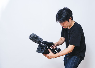 揪正妹翻譯闖日本AV界「跟我同房」嚇跑她　噁攝影師討機票錢