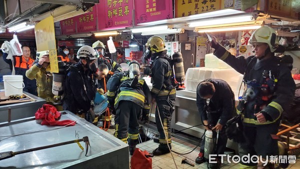 ▲高雄市三民區中華三路三民市場內，29日上午9時許「3人沼氣中毒」。（圖／記者許宥孺翻攝）