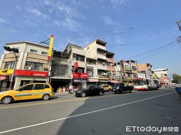 ▲▼鳳山車站,鐵路地下化,商圈,店面,信義房屋,住商不動產,影城。（圖／記者陳建宇攝）