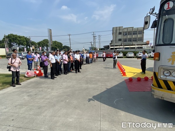 ▲▼ 大型車行車視野輔助系統納入駕照考驗評分，自110年2月1日起實施            。（圖／記者翁伊森翻攝）