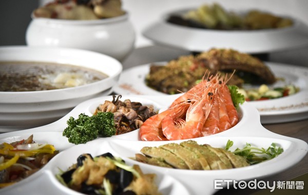 ▲福華大飯店特別針對小家庭推出不同人數需求桌菜。（圖／福華大飯店提供）