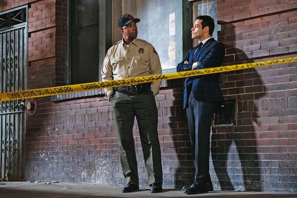 兩位警察鐵了心要找出謀殺案凶手，卻怎樣都無法破案。電影看似緝凶警匪片，探討的卻是幽微人性。（華納提供）