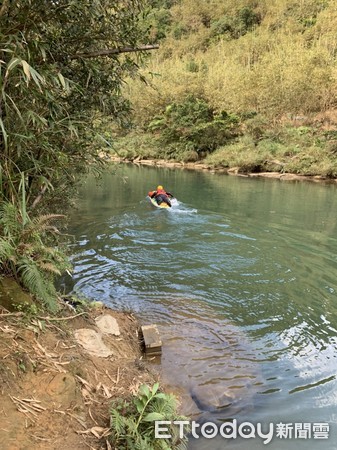 ▲▼瑞芳幼坑步道旁河道「1女落水卡石縫」。（圖／記者郭世賢翻攝）