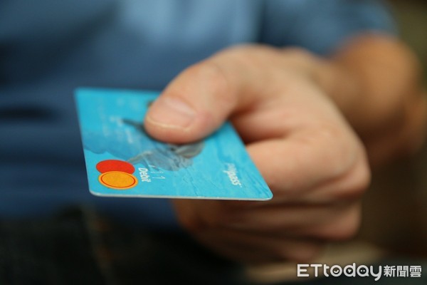 ▲公布今年1月信用卡刷卡金，月減逾400億。（示意圖／取自免費圖庫Pixabay）