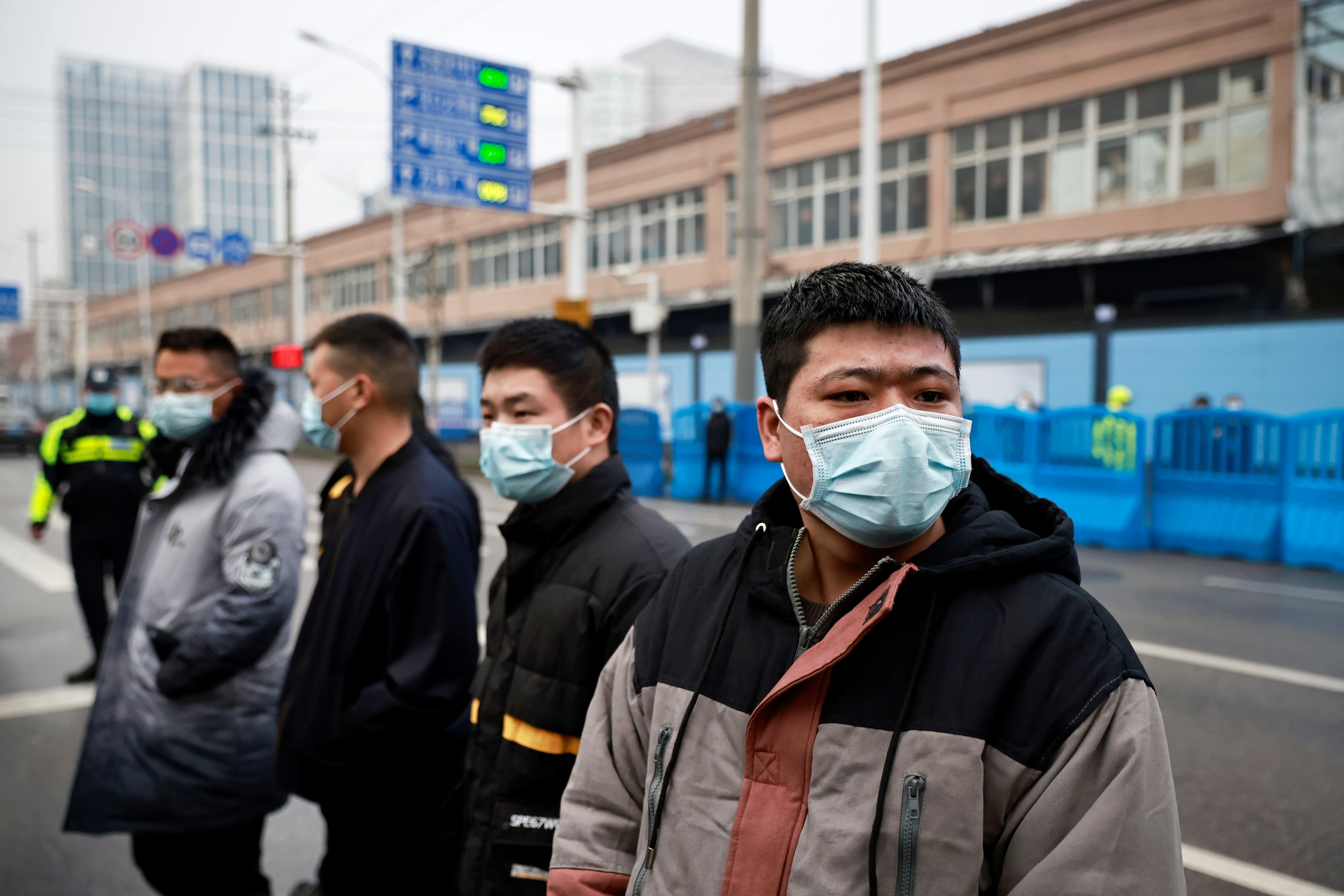 ▲▼WHO專家小組抵達武漢市華南海鮮市場，為疫情爆發後調查小組首次進入首波群聚感染點。（圖／路透）