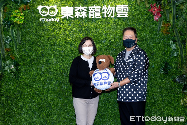 蔡英文第一次逛寵物店首選《寵物雲》　東森總裁王令麟親自接待 | ETto