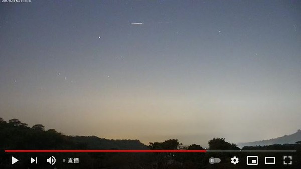 網友目擊火流星。（圖／翻攝自YouTube／交通部觀光局阿里山國家風景區管理處）