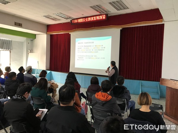▲台水六區處特別邀請行政院農業委員會畜產試驗所加工組組長陳文賢擔任講師，宣導「畜產食品安全管理」。（圖／記者林悅翻攝）