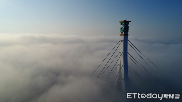 ▲嘉義太平雲梯雲霧中美景拍起來彷彿舊金山大橋。（圖／攝影師呂竑毅授權）