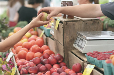 失業壓力大！　日本71歲男「捏爆超市16顆水果」遭逮辯稱：那是紓壓