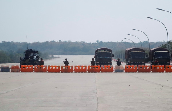 ▲▼軍隊駐守，仰光主要道路封閉。（圖／路透）