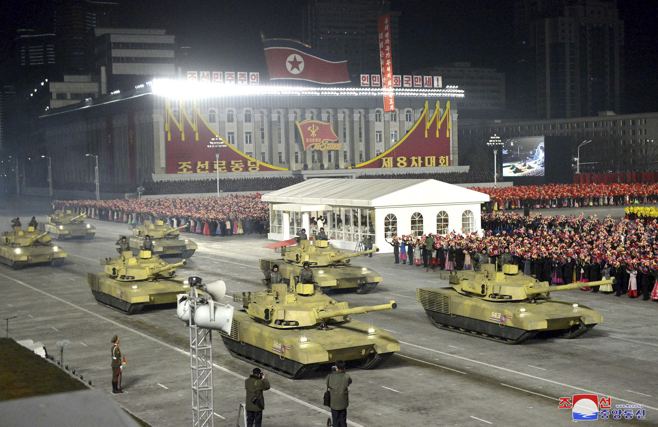 ▲▼北韓軍事力量逐年增強，圖為今年勞動黨第8次全代會閱兵式。（圖／達志影像／美聯社）