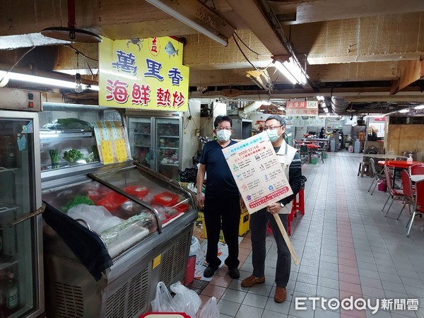 ▲基隆市府籲遵守防疫指引 林右昌：不排除夜市重啟人流管制。（圖／記者郭世賢翻攝）