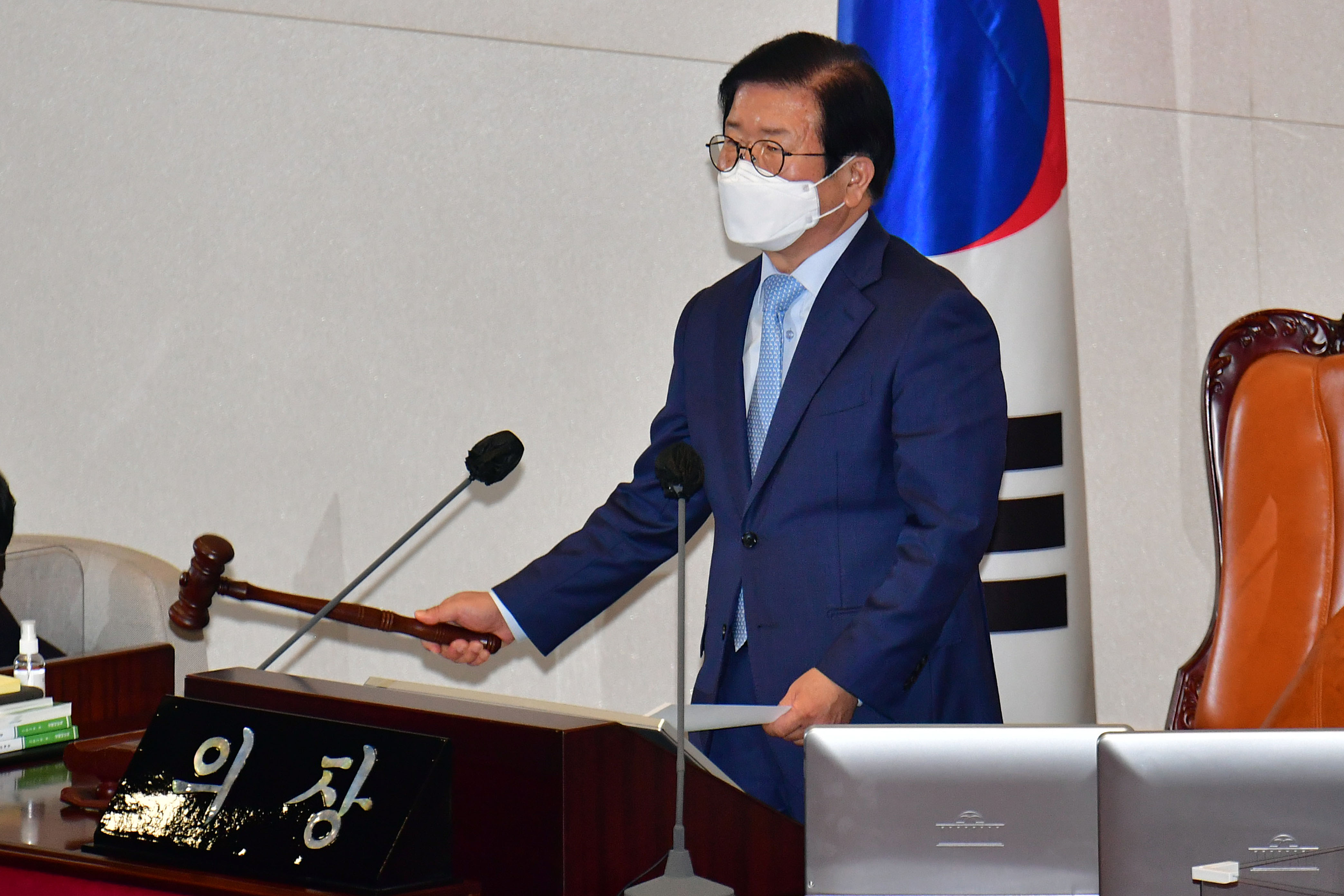 ▲▼南韓國會以179張贊成票通過法官林成根的彈劾案。（圖／達志影像）