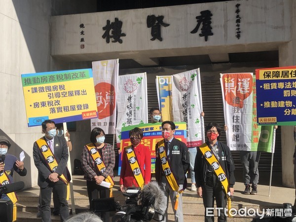 ▲▼民間團體巢運召開「天龍房屋閉幕，跨黨派立委見證巢運2.0啟動」記者會。（圖／記者林銘翰攝）