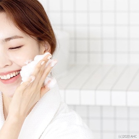 ▲▼日本皮膚科醫師教你正確洗臉。（圖／翻攝自IG）