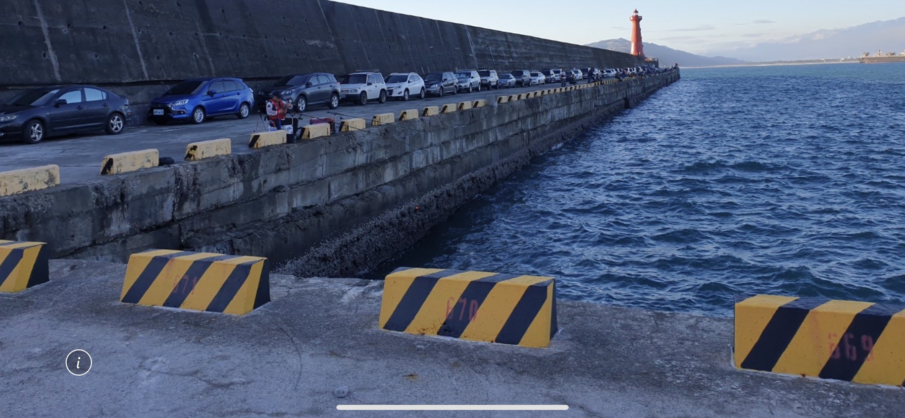 ▲花蓮港東堤開放1.8公里作為垂釣場域，並設置車擋。（圖／花蓮港務分公司提供，下同）