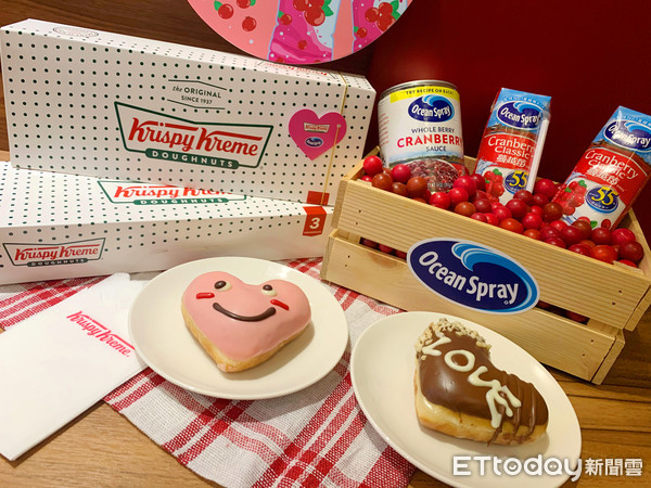 ▲▼Krispy Kreme情人節限定愛心甜甜圈。（圖／Krispy Kreme提供） 