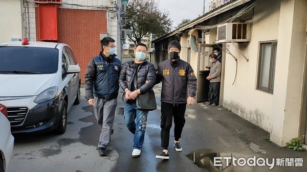 ▲刑事局偵三大隊破獲喵喵毒咖啡先驅原料工廠逮捕製毒師和地主到案。（圖／記者張君豪攝）