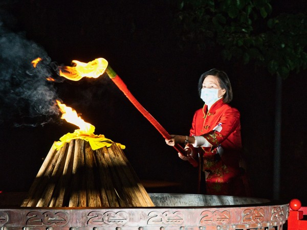 ▲▼8日歡樂宜蘭年起爐祝禱活動中，宜蘭縣長林姿妙為全民祈福。（圖／宜蘭文化局提供，下同）