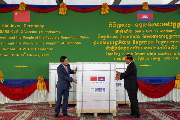 ▲▼中國大陸援助柬埔寨新冠疫苗。（圖／路透社）