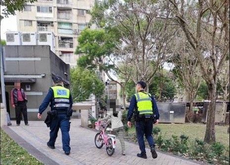 ▲▼台北11歲女童公園隨機犯案　騙幼童閉眼「舉石砸頭」。（圖／翻攝自臉書／木柵社團）