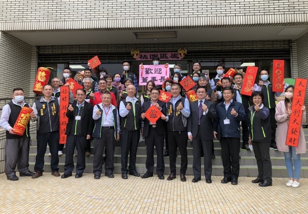 ▲台電董事長楊偉甫慰勞桃園基層員工辛勞。（圖／台電桃園營業處提供）