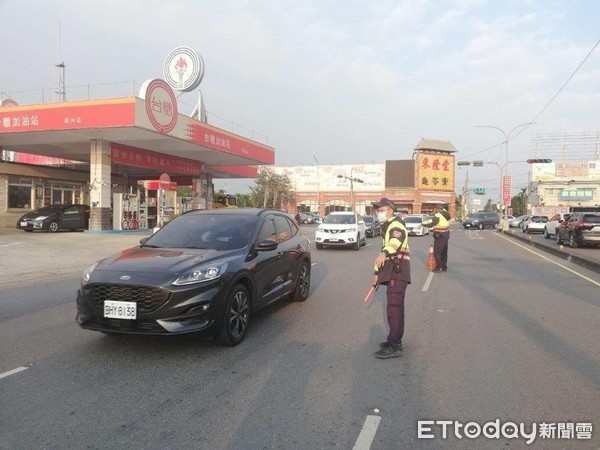 ▲東港警分局林邊分駐所柯興程所長到林邊鄉仁和樂齡社區向民眾宣導警方春節交安、治安作為             。（圖／記者陳崑福翻攝，以下同）