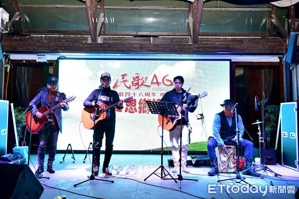 ▲台灣音樂人組成的「民歌46」組合，讓留在成都過年的台灣民眾透過歌聲解鄉愁。（圖／受訪者提供）