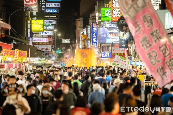 ▲人潮滿滿的嘉義文化路夜市。（圖／攝影師林盈吉授權）