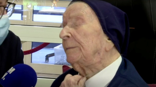 ▲▼歐洲最長壽人瑞高齡117歲的安德烈修女（Sister André，Lucile Randon）。（圖／路透）