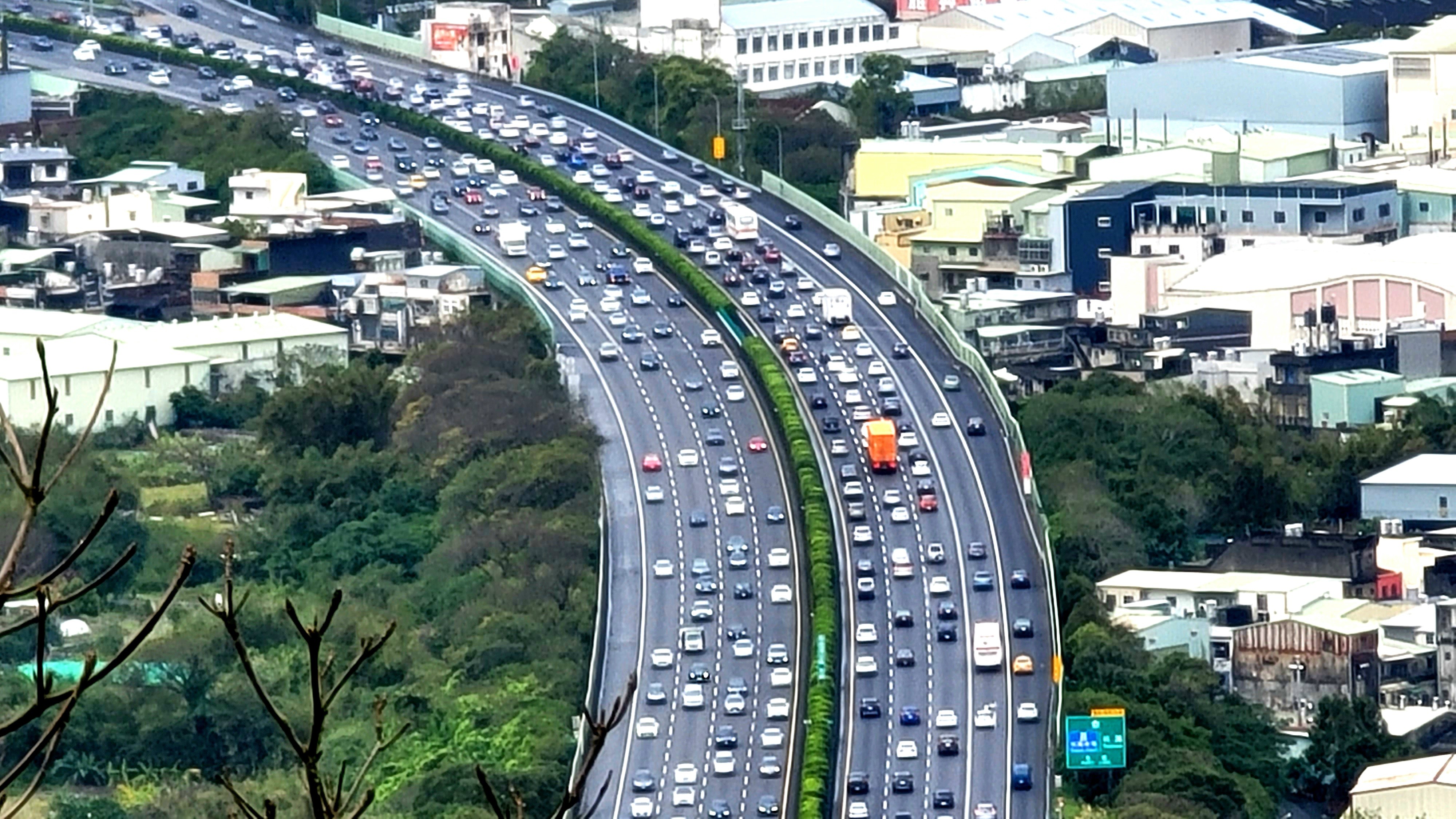 ▲▼大年初二國道車潮，三峽鶯歌大溪路段出遊車潮湧現。（圖／記者呂佳賢攝）