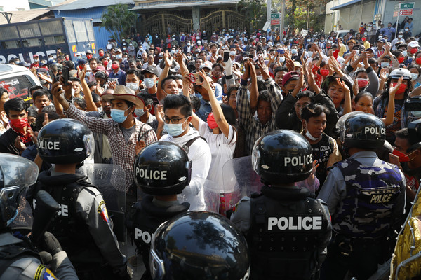 ▲▼   緬甸13日反政變遊行。圖為第2大城曼德勒（Mandalay）示威群眾。（圖／達志影像／美聯社）