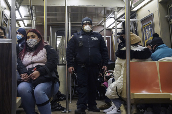 ▲美國紐約市地鐵連續爆發4起刺殺案，警方加強巡邏。（圖／達志影像／美聯社）