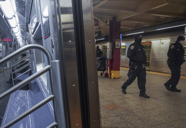 ▲美國紐約市地鐵連續爆發4起刺殺案，警方加強巡邏。（圖／達志影像／美聯社）